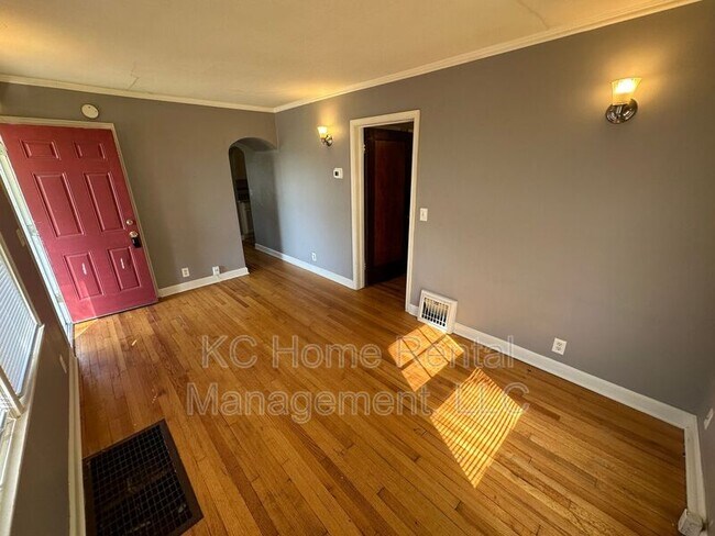 Building Photo - 6111 Raytown Rd