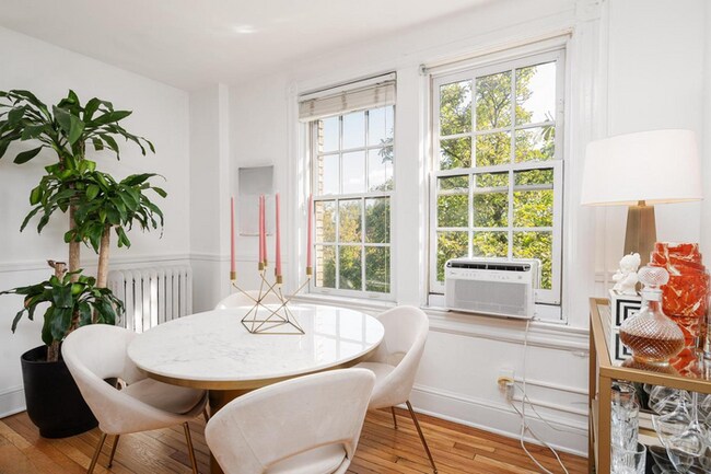 Foto del edificio - 3314 Mt Pleasant St NW