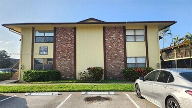 Building Photo - 10027 Winding Lake Rd