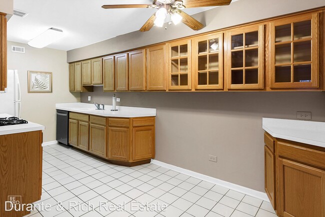 Foto del edificio - 2 br, 1 bath House - 1633 N Windsor Unit 315