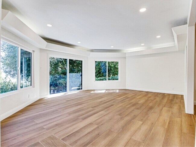 Building Photo - 10563 Lindbrook Dr