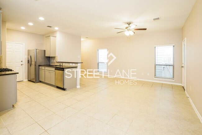Building Photo - Move in ready 3 bedroom in Conroe!