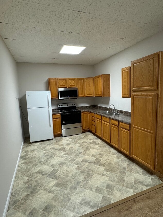 Primary Photo - 104 N Water St
