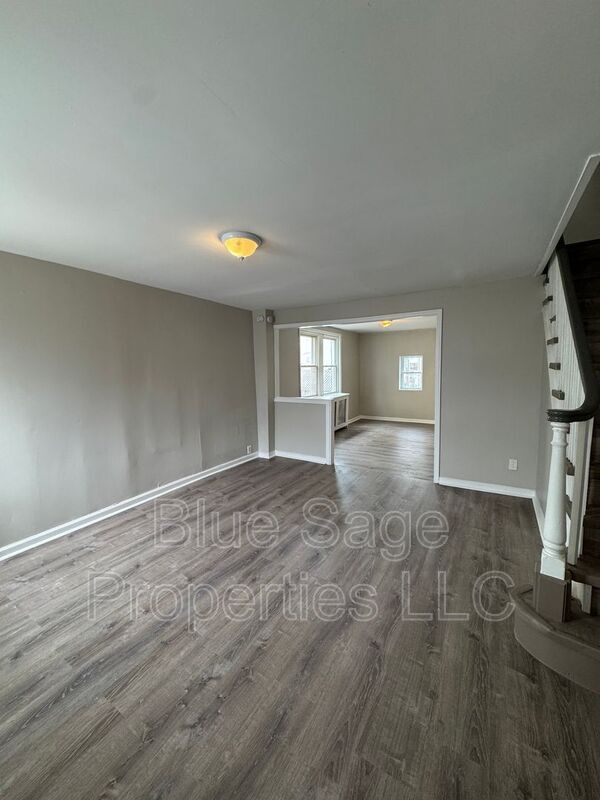 Building Photo - 7039 Greenwood Ave