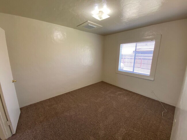 Foto del edificio - Charming Unit Available Now!