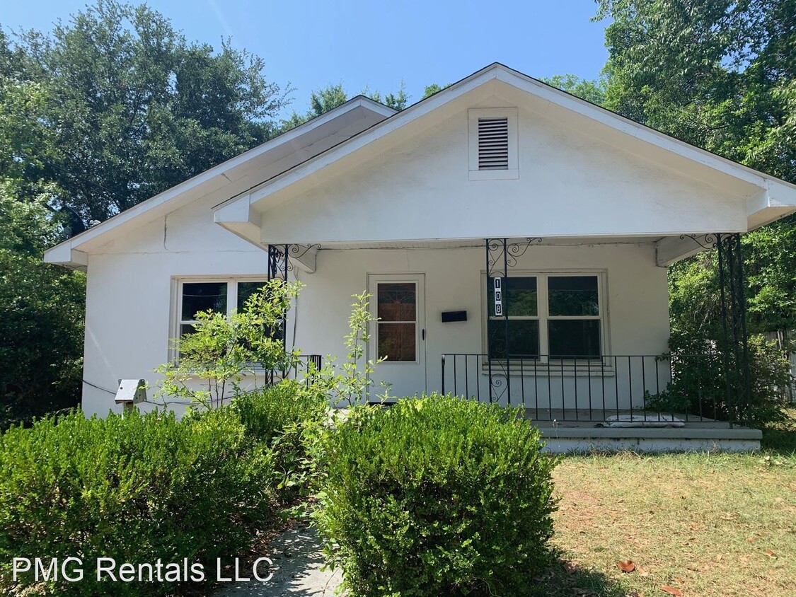 Primary Photo - 3 br, 2 bath House - 108 E. Jones
