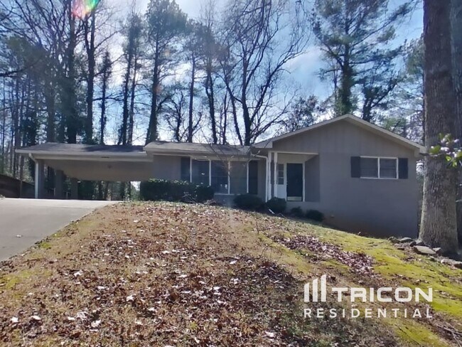 Building Photo - 2878 Blossom Lane East Point GA