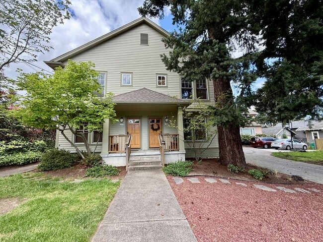 Building Photo - 0144-01 1723-1727 SE Nehalem St.