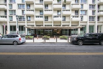 Building Photo - 604 S Washington Square