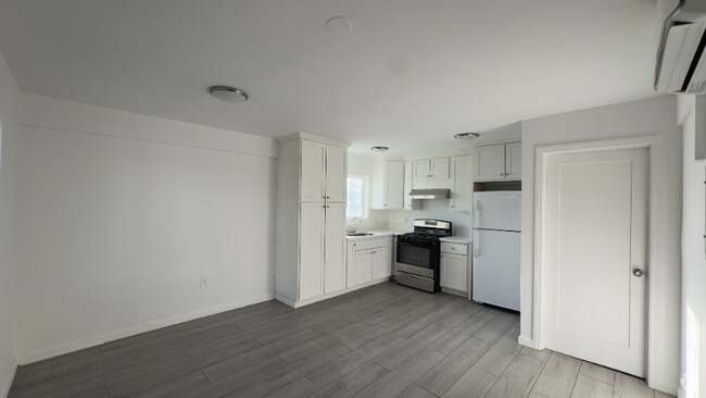 Building Photo - 11604 Sylvan St