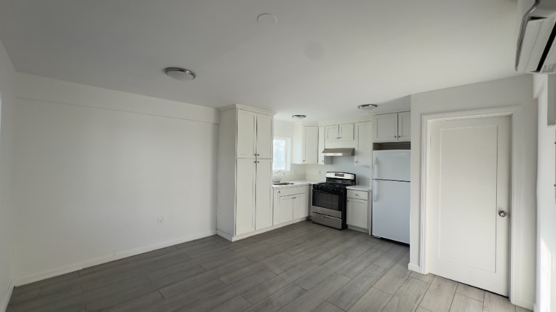 Primary Photo - 11604 Sylvan St