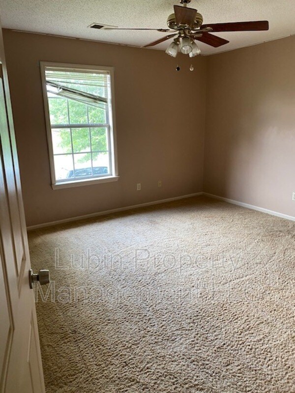 Building Photo - 6737 Booth Forrest Dr