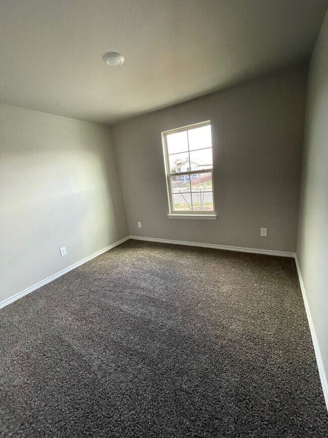 Foto del edificio - Home Move in Ready!