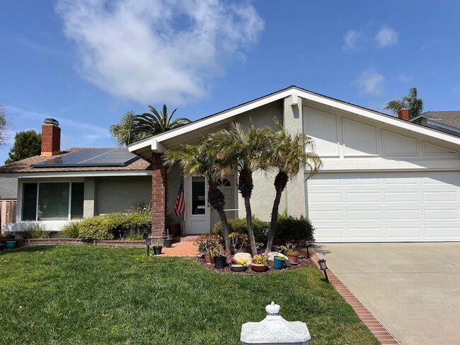 Building Photo - Beautiful Single Story Family Home