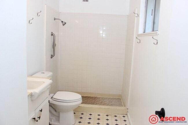 Foto del edificio - 5812 Daggett Ave
