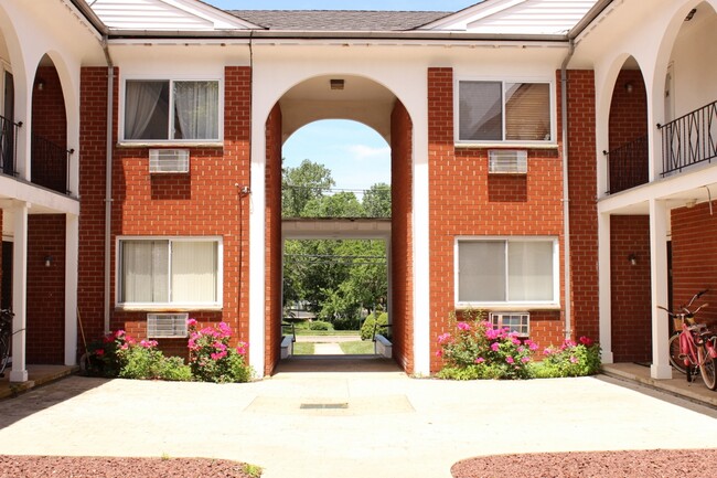 Building Photo - Spring Lake Apartments