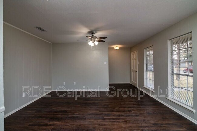 Foto del edificio - 3701 Summit Ln