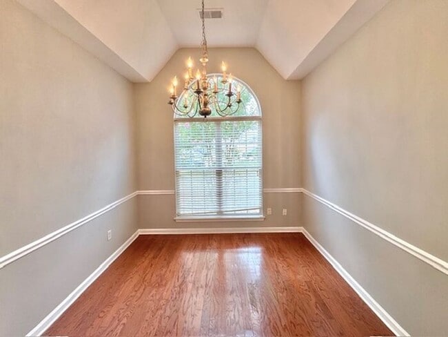 Building Photo - Fantastic Home In A Great Location! Spacio...