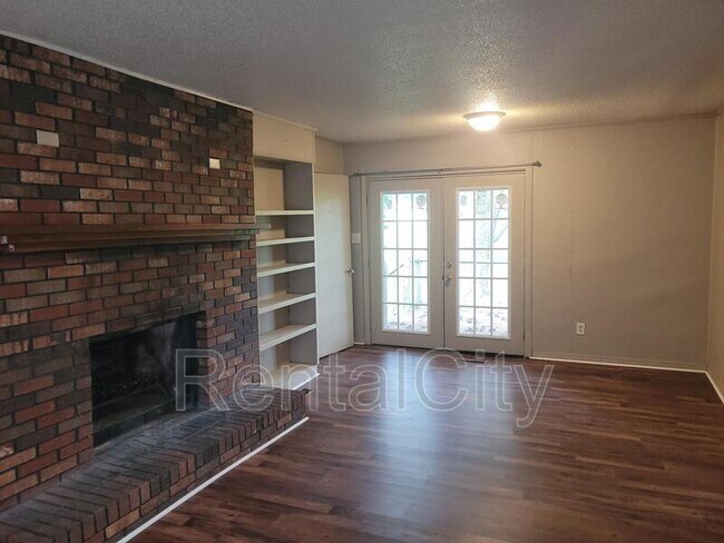 Building Photo - 1590 Upper Finley Rd