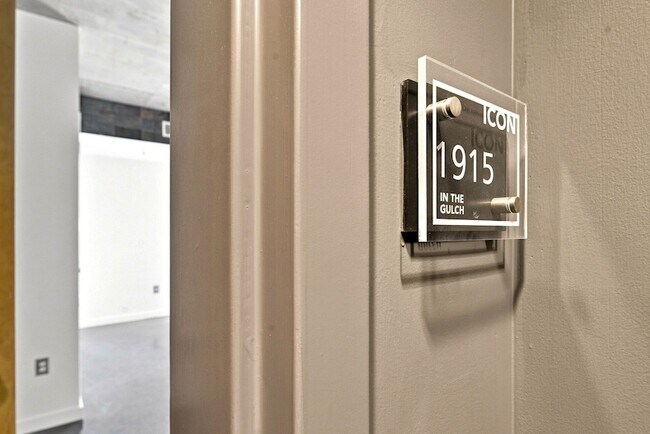 Foto del edificio - 600 12th Ave S
