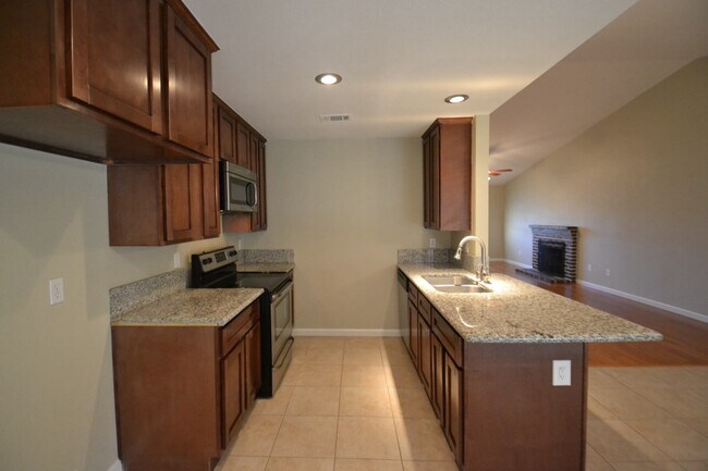 Foto del edificio - 7617 Commonwealth Dr