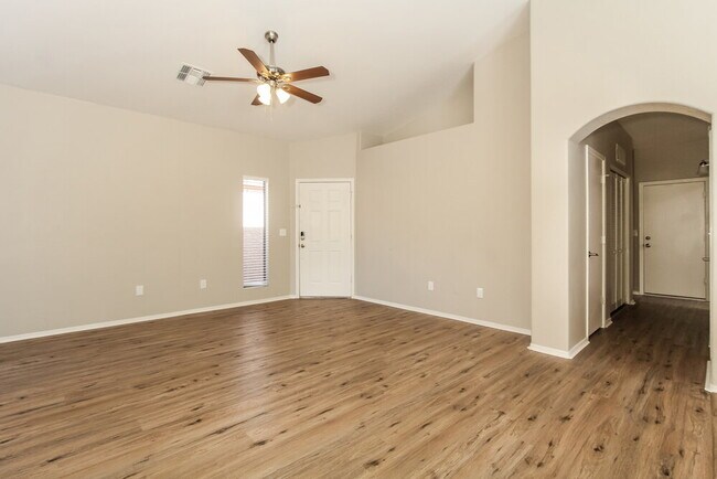 Foto del edificio - 257 E Camino Limon Verde