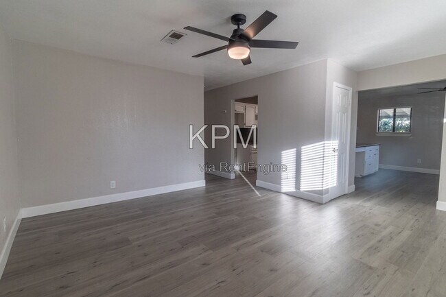 Foto del edificio - 608 S Golden Gate Ave