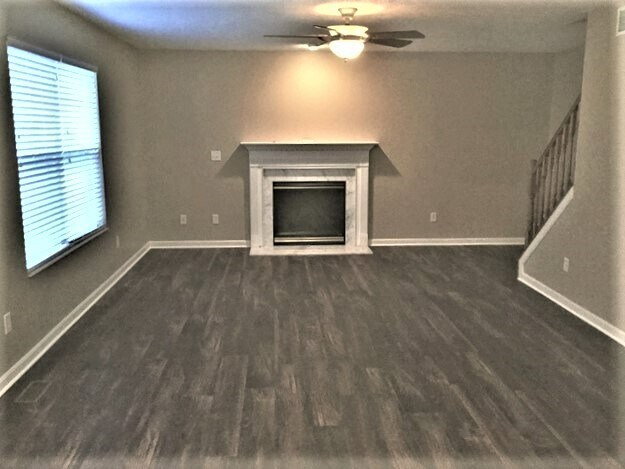 Foto del edificio - 325 Steeplechase Lane