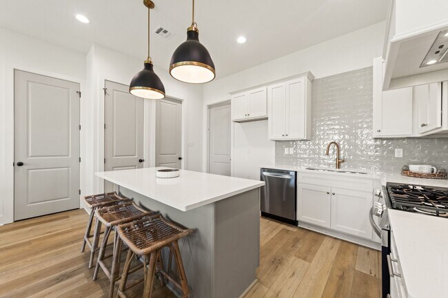 Foto del edificio - FOR RENT in WEST VILLAGE!