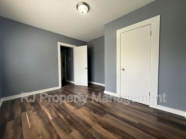 Building Photo - 425 Carpenter St