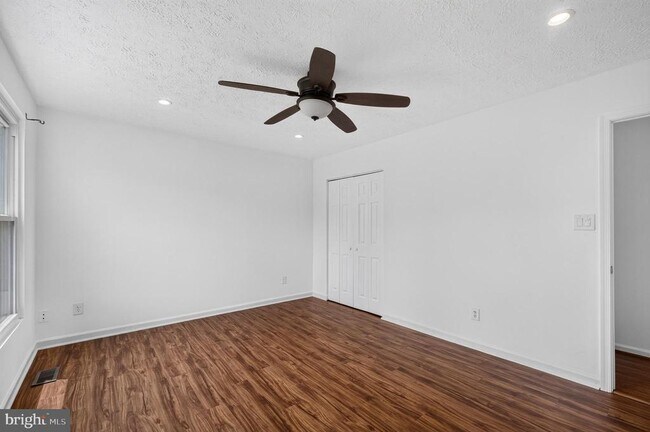 Building Photo - 13296 Hollinger Ave