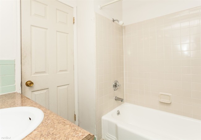 Building Photo - 2 br, 1 bath Apartment - 910 Packard St
