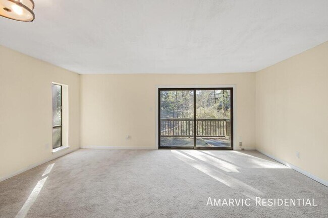 Foto del edificio - 612 Pine Ridge Pl