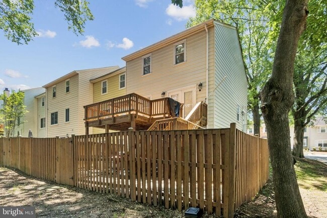 Building Photo - 8358 Stationhouse Ct
