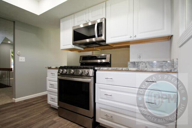 Foto del edificio - Beautiful 3Bd/2Ba home in Omaha, NE | Finished Basement!