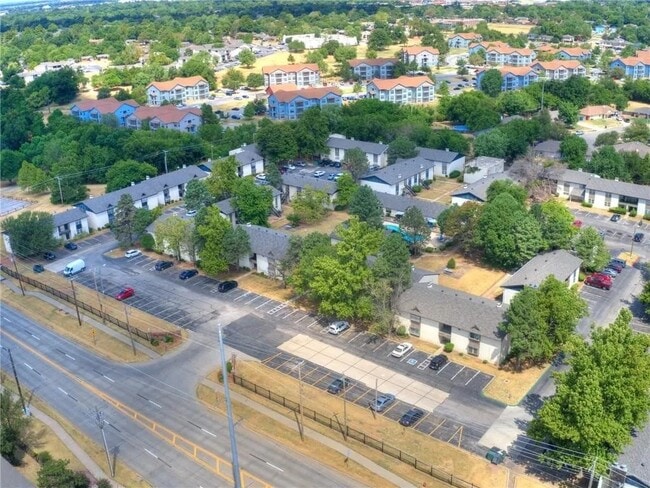 Aerial View - 1713 E Lindsey St