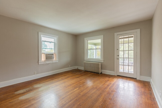 Building Photo - 819 W 51st St UNIT 4