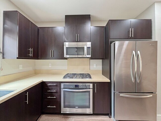 Building Photo - 7911 Modern Oasis Dr