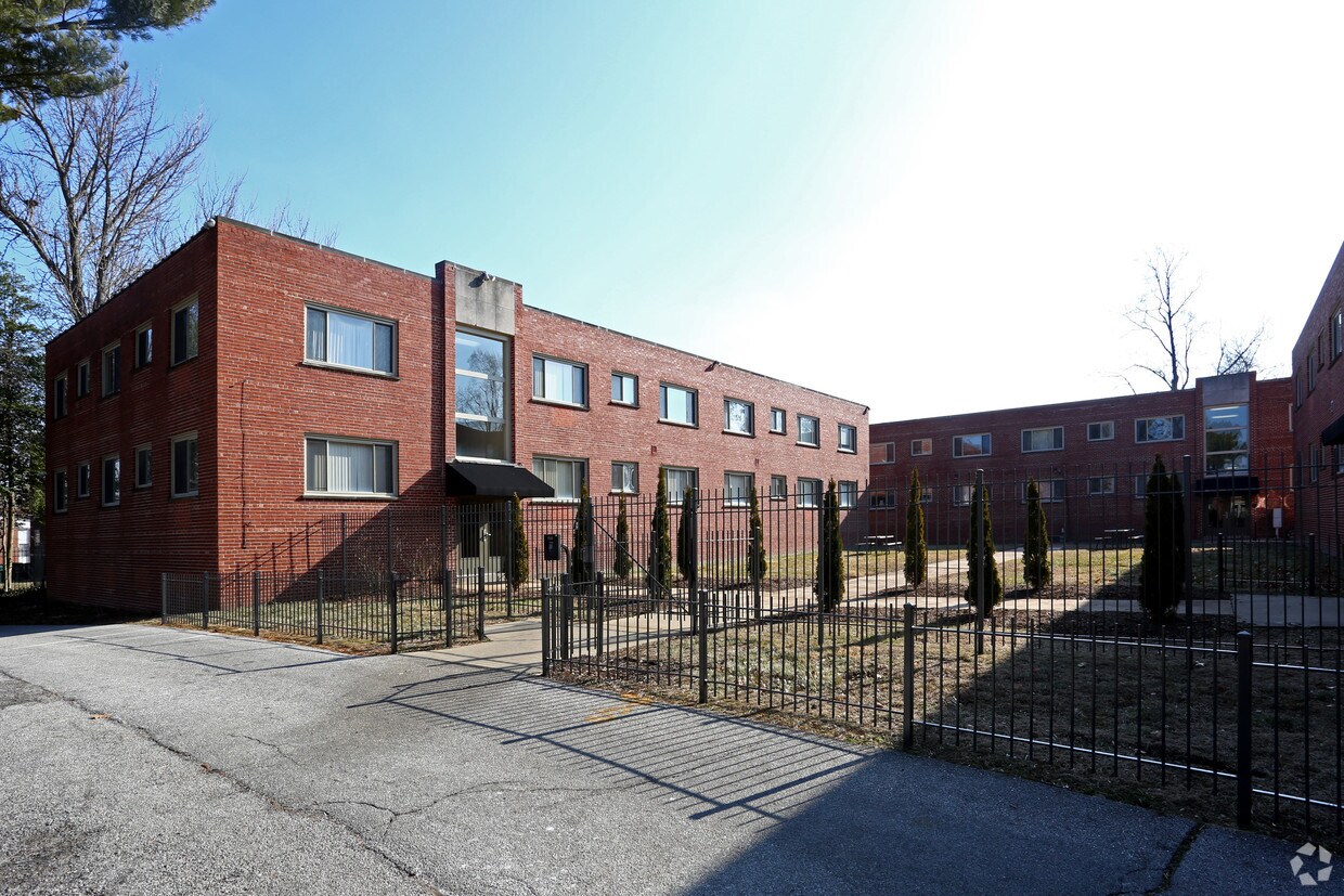 Primary Photo - 3316 Russell Blvd