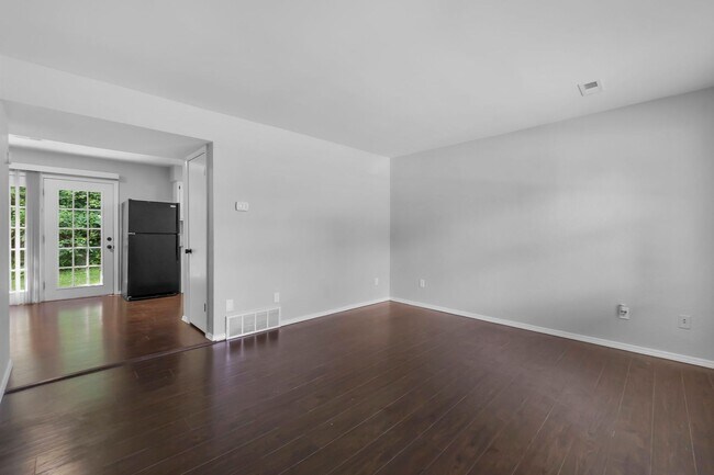 Foto del edificio - Charming 2-Bedroom Duplex in an Established Neighborhood