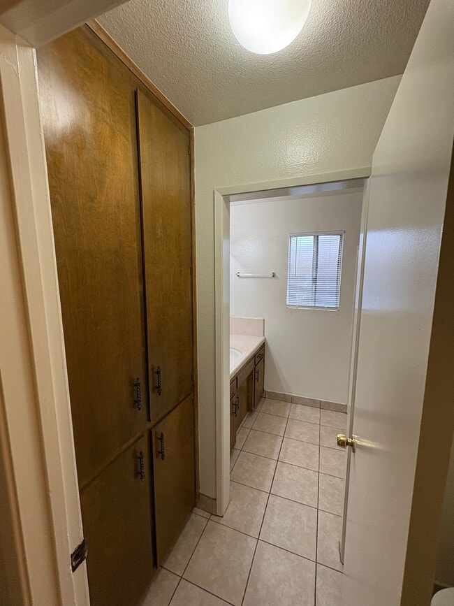 Building Photo - 2955