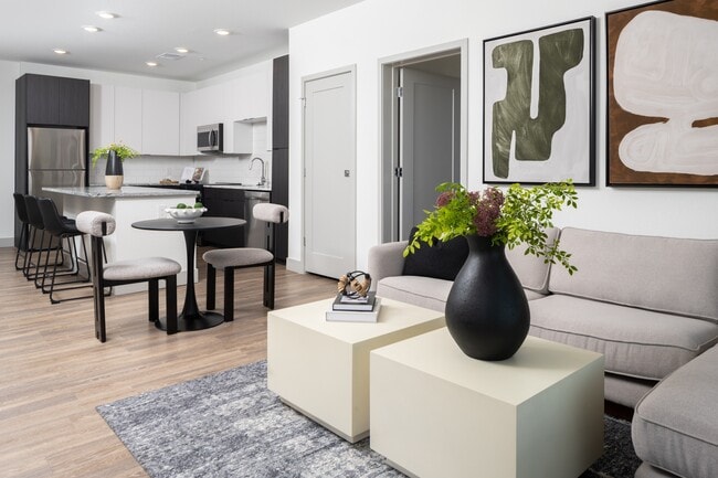 Building Photo - Legacy Metro 525