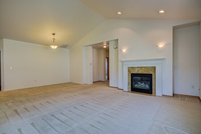Foto del edificio - 2 Bed 2 Bath Single-Level Home (55 & over Community) Landscaping Included