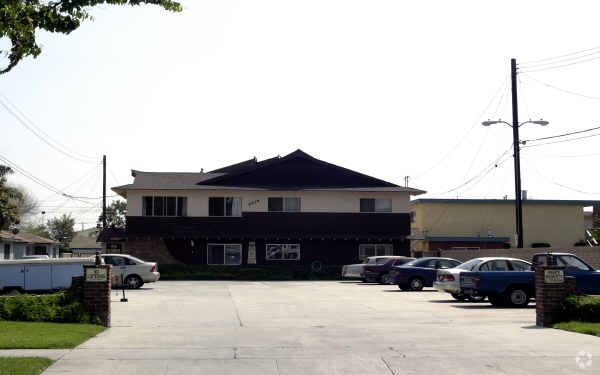 Primary Photo - 9918 Ramona St