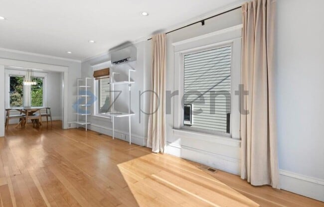 Building Photo - Unit