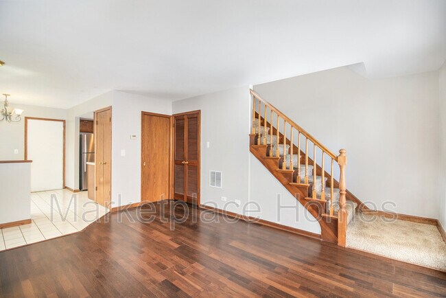 Building Photo - 481 Nicole Dr