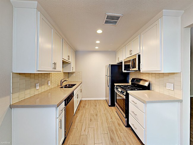 Building Photo - 2336 Villanova Cir