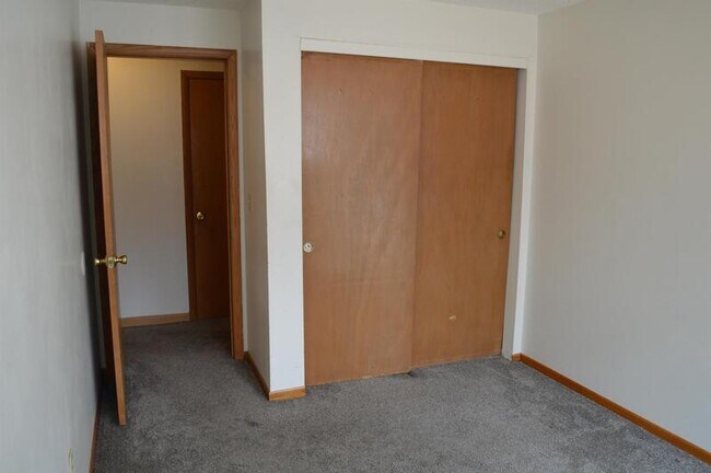 Building Photo - 106 77th Way NE