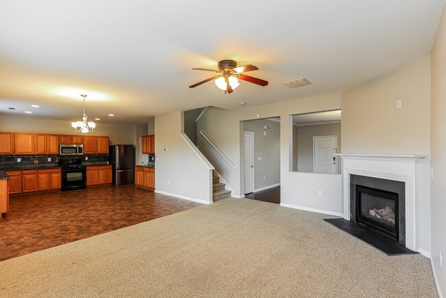 Building Photo - 136 Maple Hill Dr