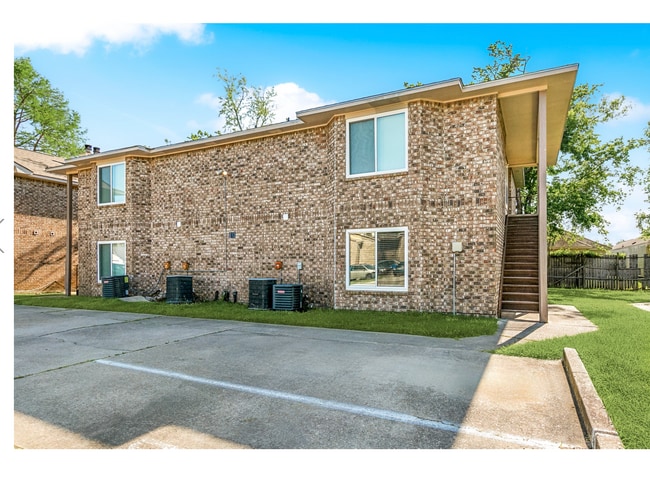 Building Photo - 813 Hammond Manor Dr